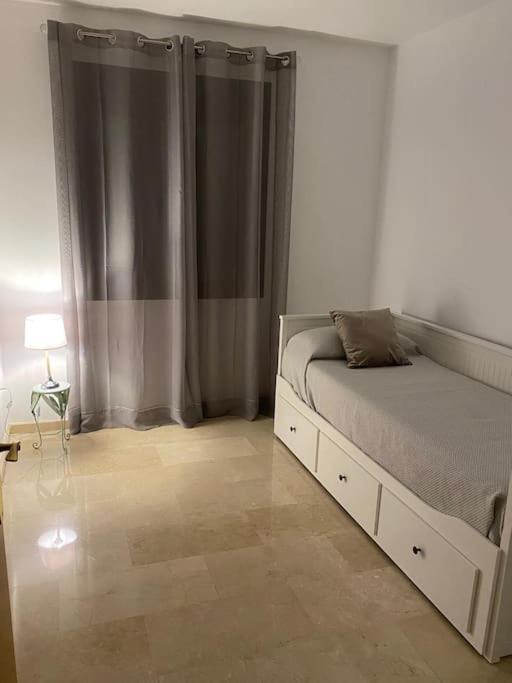 Central Estepona 3 Bed Apt With Pool And Parking Екстер'єр фото