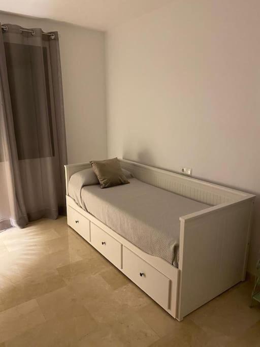 Central Estepona 3 Bed Apt With Pool And Parking Екстер'єр фото