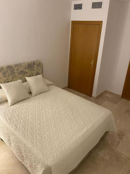 Central Estepona 3 Bed Apt With Pool And Parking Екстер'єр фото
